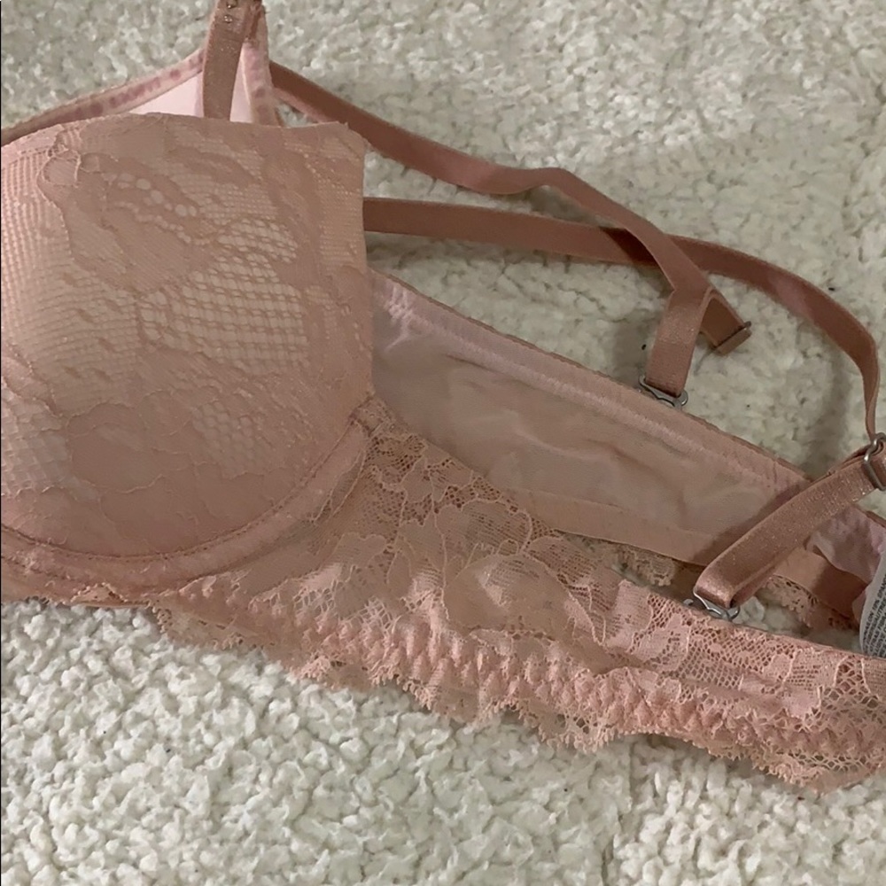 Victoria’s Secret lace Biofit bra - Picture 8 of 8